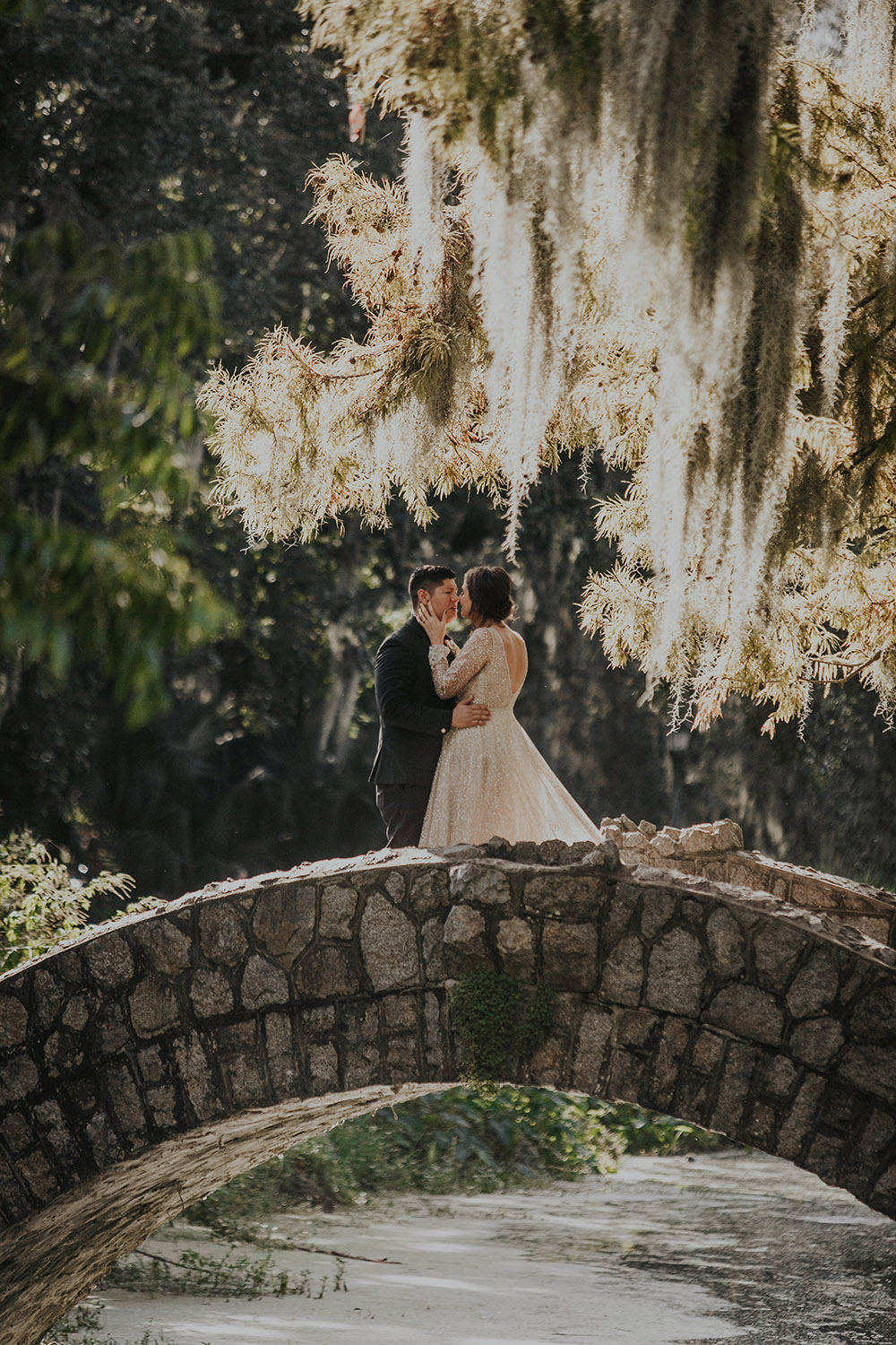 The couple kiss on a bride in New Orleans City Park. Photo: Sara Ann Green Photography
