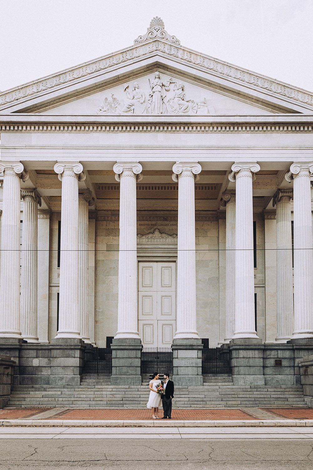 Isabella and Erik pose in front of Gallier Hall.