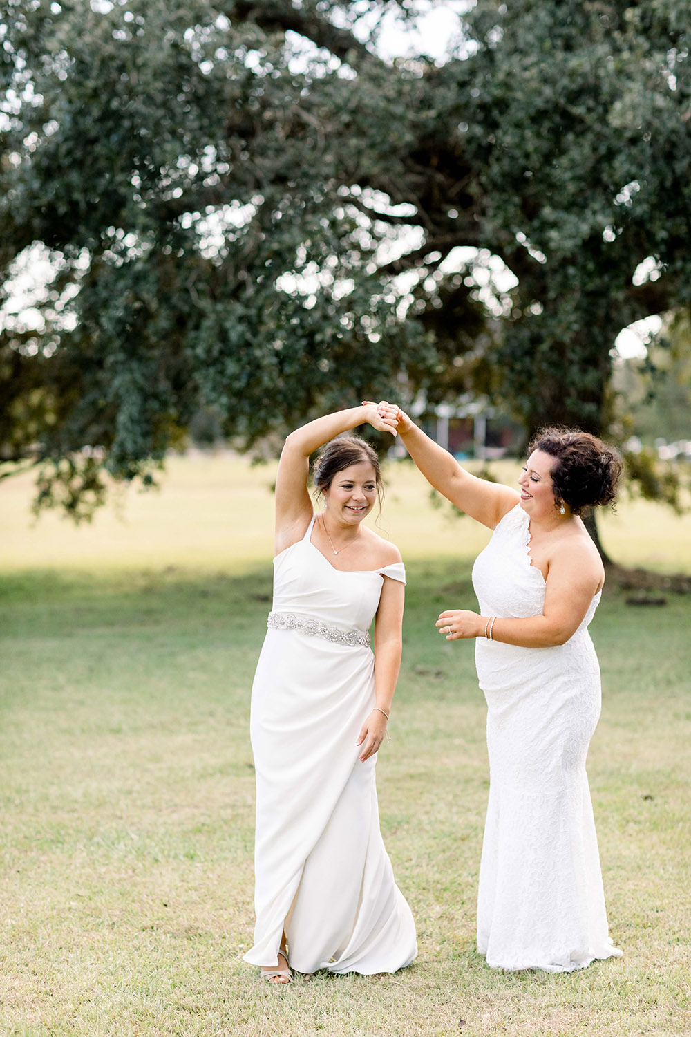 the brides dance during their first look