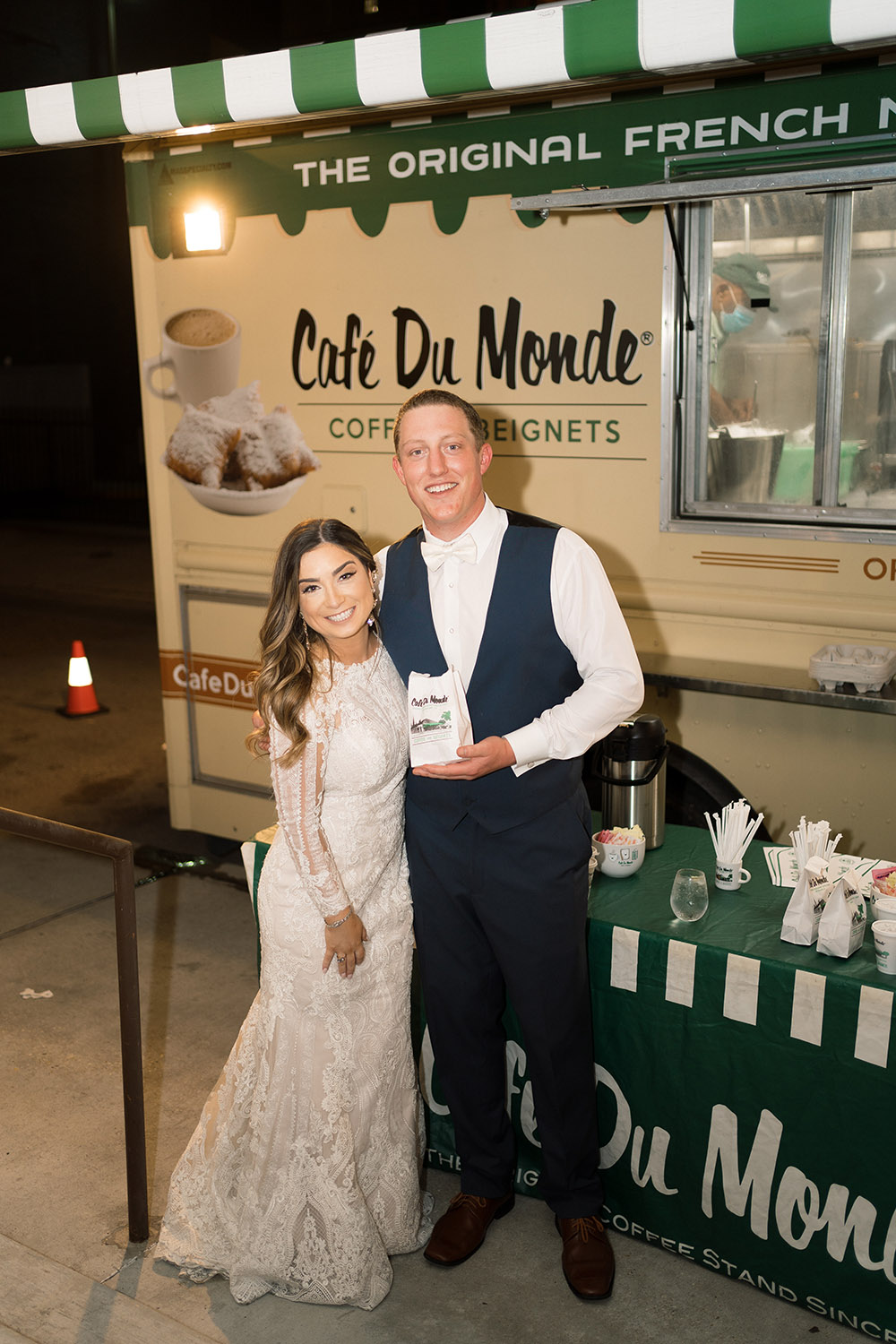 cafe du monde beignet truck wedding