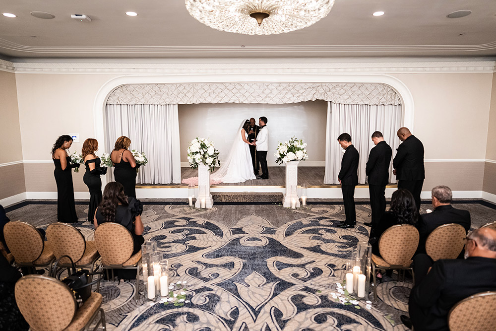 wedding ceremony at the roosevelt new orleans