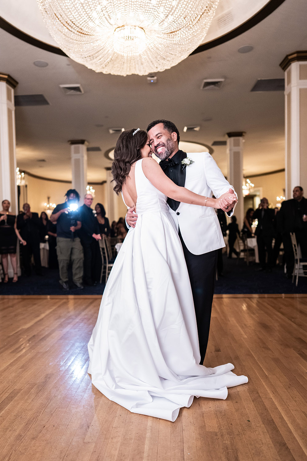 first dance in the blue room at the roosevelt