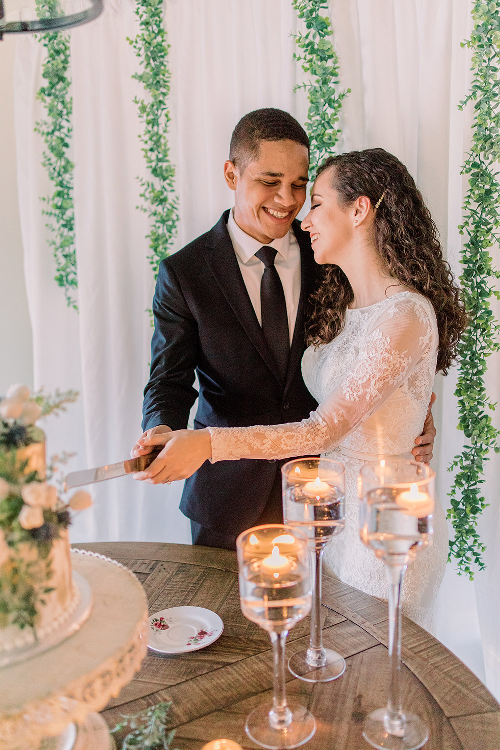 The bride and groom cut the wedding cake. Photo: Ashley Kristen Photography