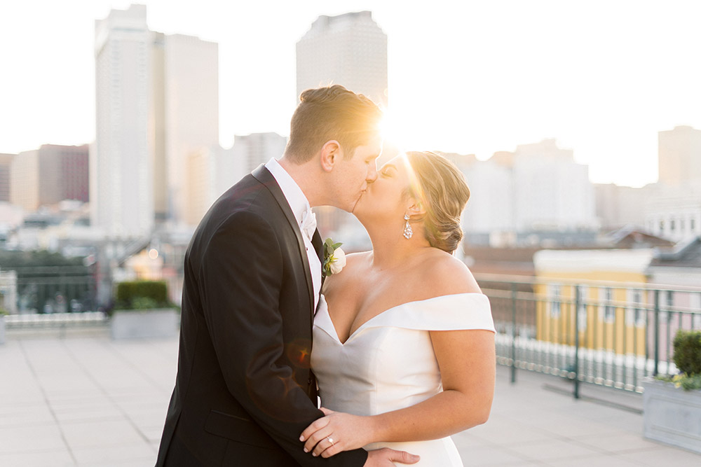 bride and groom with new orleans skyline
